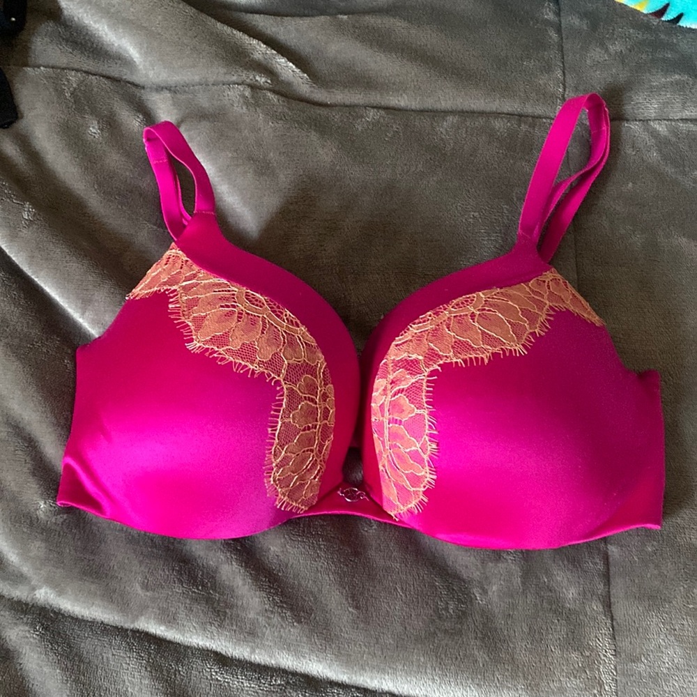 Hot pink padded, Victoria Secret bra great condition size 32D